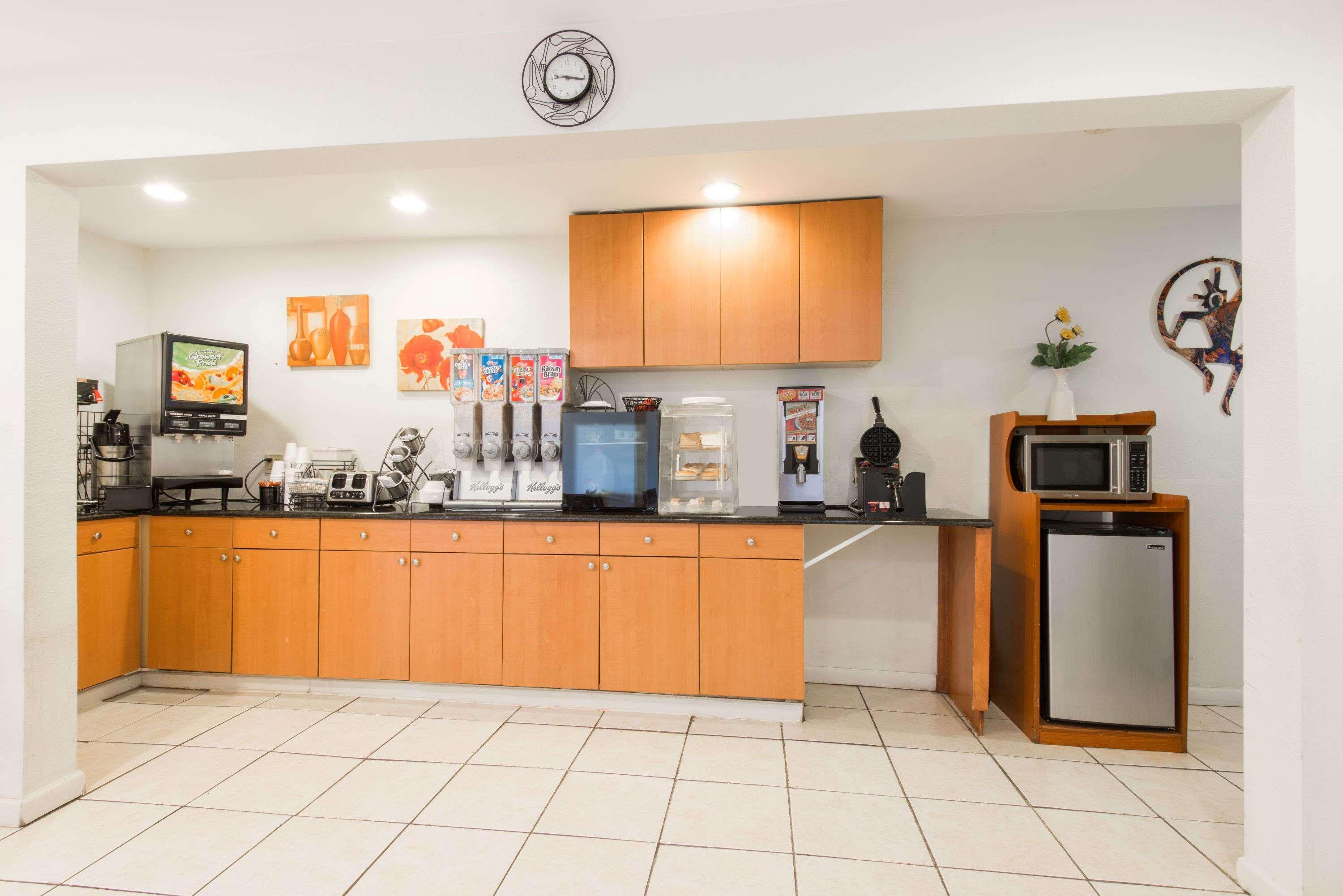 Knights Inn & Suites Gallup Εξωτερικό φωτογραφία